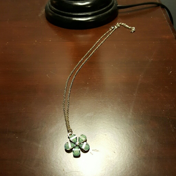 flower necklace NWOT - Picture 2 of 5